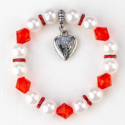 Гривна на ластик - бели перли, червени ромбове и гравирано сърце PICTURE OF ITEM 3161